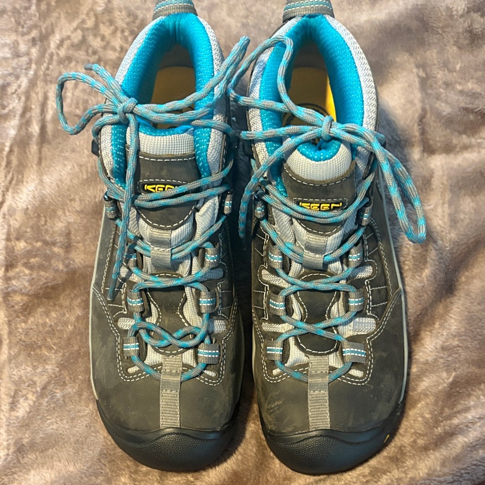 Keen Women’s size 9M Reno Waterproof Mid Boots in Like New Condition!
